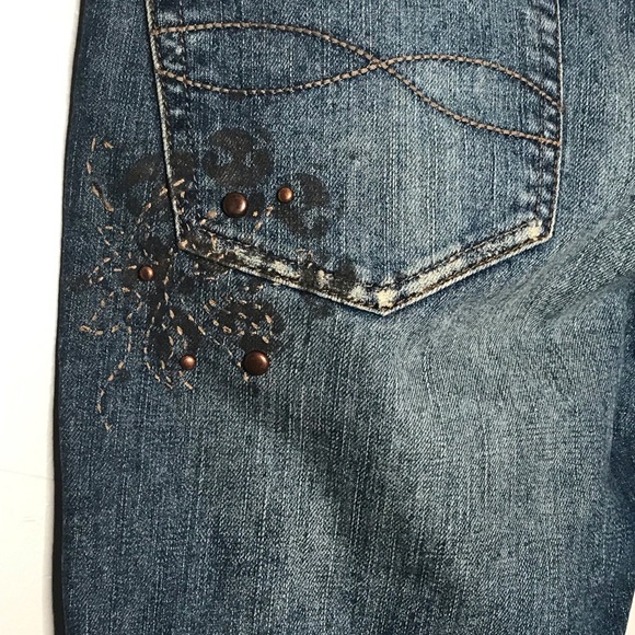 DKNY Jeans - Picture 9 of 10